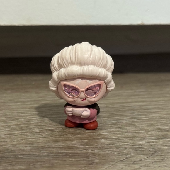 Disney Doorables Lets Party Series Nostalgia Figurine (Ultra Rare) - Picture 1 of 2